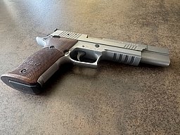 SIG SAUER P220 X-SIX im Kailber .45 ACP