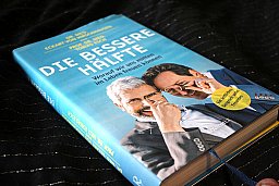 DIE BESERE HÄLFTE - Worauf wir uns mitten im Leben freuen können Dr. med. Eckart von Hirschhausen