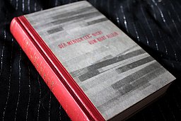 DER MENSCH LEBT NICHT VOM BROT ALLEIN - Wladimir Dudinzew