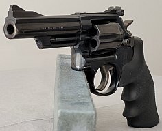 Revolver Smith & Wesson S&W 19-6 .357 Mag. 4" Hogue