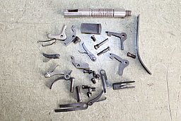Konvolut (31 Stück) gebrauchte Ersatzteile für verschiedene Percussions Revolver