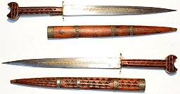Messer/Dolch Afrika, beschnitzte Holzscheide