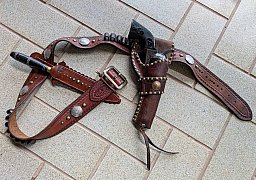 OLD TIME GUN RIG IM SOUTHWEST STYLE (HOLSTER, PATRONENGURT UND MESSER MIT SCHEIDE)