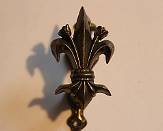 Messing Fleur de Lis Wandhalterung Gewehre Revolver Waffen