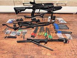 EK Archery Cobra System RX Adder + 180 & 130 lbs Bogen + viel Zubehör (Red Dot, 26 Bolzen, Spannhilf