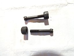 Mauser C96 Griffschalenschrauben