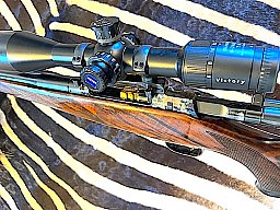 Außergewöhnliche Mauser M03 Africa büntgehärtet 8x68S inkl. Zeiss 6-24x56