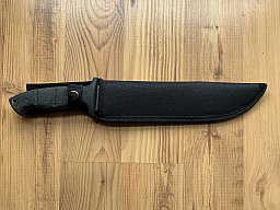 Jagd-/Survivalmesser m. Kunststoffgriff > in schwarzer Kunstststoffscheide m. Druckknopf