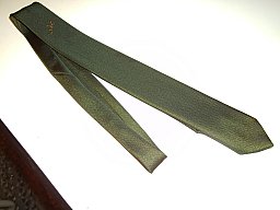 Schmaler jagdlicher Schlips grün mit 2 Enten unten 52 mm breit.
