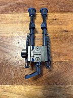Harris S-BRM Zweibein – mit KMW PodLoc und RRS Adapter (Remington 700, Tikka, MDT, Long Range)