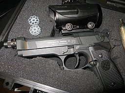 BERETTA 92FSmit REDDOT und KOMPENSATOR