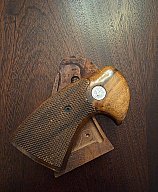 Griffschalen Colt Officer's Match