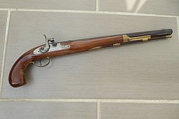 Vorderladerpistole Pedersoli Cal.44 - Überlänge Bounty Hunter ?