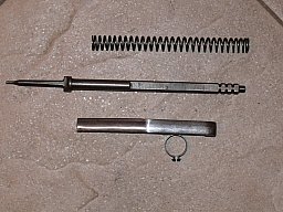K98k - Schloßteileset: Auszieher m. Ring, Schlagbolzen m. Feder