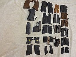 Sammlung Griffschalen für Gaswaffen, auch für scharfe Handfeuerwaffen