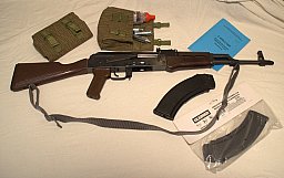 Cybergun AKM Umbau auf DDR NVA MpiKM plus OVP-Ersatzmagazin und Extras