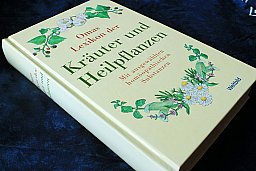 Omas Lexikon der Kräuter und Heilpflanzen - Mit ausgewählten homöopathischen Substanzen