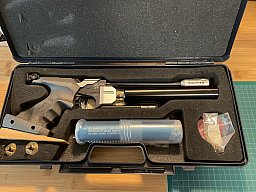 Walther LP 300 XT mit 2 Kartuschen