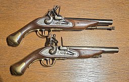 Zwei Steinschloßpistolen cal.44