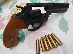 Alter Luftdruckrevolver ,ME 38 Magnum 4,5D, Kal.4,5mm Dia., incl. Patronen