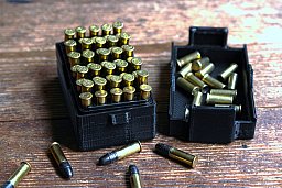 KK Entnahmehilfe und Munitionsbox mit Deckel für .22 lr. Munition