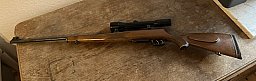 Krico Repetierbüchse im Kaliber .243 Win mit Zeiss Diavari Z 1,5-6x42 Ziel