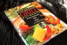 DER GROSSE GRILLRATGEBER - Über 200 Rezepten leicht gesund umweltbewusst