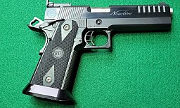 Nowlin STI "Avenger" 2011, .40 S&W mit Magazinen, sehr gepflegt - IPSC