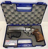 Smith & Wesson 686-5 .357 Mag. – 6 Zoll | Inkl. Match-Holzgriff, Gummigriff & Orig.-Koffer