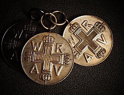 Rot Kreuz Medaillen, Schwarz und 2 Silber, geprägt, Lot, WK1