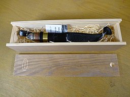 Marttiini Messer - SALMON KNIFE / Lachsmesser - Griff aus Maserbirke - Lederscheide in OVP
