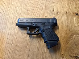 Glock Pistole 27 Gen. 4 Kal.: .40 S&W 88 mm Lauflänge mit Ersatzmagazinen, Ladehilfe, Koffer