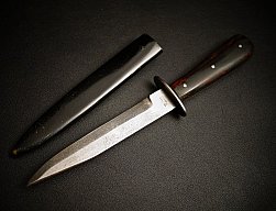PUMA Fallschirmjäger Kampfmesser, Bakelite Griff, PUMA Solingen, WK2