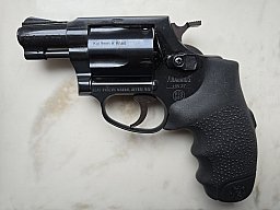 Schöner Revolver – Gasrevolver Fabr. Weihrauch. Modell HW 37 Kal. 9 mm mit Hogue Griffschalen