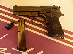 Valtro 98 Civil Cal. 9mm PAK - Beretta 92 Centurion Klon mit Abschussbecher für Raketen