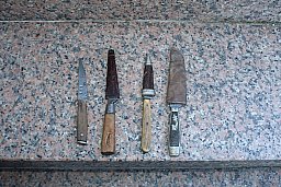 4 antike MESSER URALT gemarkt VIER ALTE MESSER JAGDMESSER