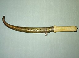 Alter verzierter Dolch Messer Krummmdolch Orientalisch osmanisch oder nordafrikanisch mit Beingriff