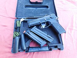 CZ Uhersky Brod P09 Kal. 9 mm Luger komplett mit Reservemagazin und Koffer