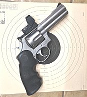 Smith& Wesson mit Red Dot, 4 Zoll