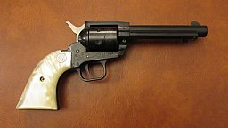SAA REVOLVER MIT PERLMUTT IMITAT GRIFFSCHALEN ME 90 SA 9MM KNALL
