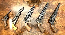 Konvolut Perkussionsrevolver (Typ Remington, Hege Uberti, Colt Navy 1851 in .44 usw.)