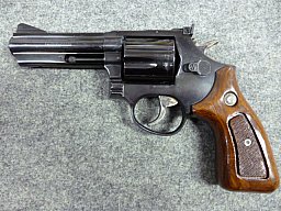 1 Revolver Taurus, Kal. .44S&WSp