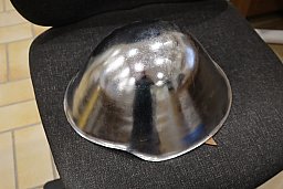 Paradehelm Stahl, NVA silber mit Innenleder
