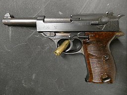 Top - Mauser byf 44 - P 38 neuwertiger Zustand, nummerngleich bis auf Magazin