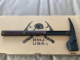 RMJ Tactical Snuggles – Johnny Red / Graphite Black / Red-Black G10