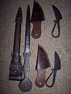Konvolut Sammlung Mittelalter-Dolche Messer Dagger Schwert Pappenheimer unbekannt Dachbodenfund