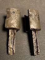 Militaria WW1 / WW2 2x Bajonnettehalter BF Mauser G98, 98k, k98, k98k, Export Nicht G43