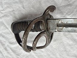 Deutscher Pallasch mit Rochenhautgriff Eisen Gefäß. Viele Nummern und Punzen. Blanke Eisen Scheide