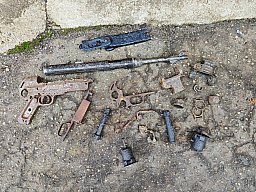 WWII MP40 / MG42 Ersatzteil-Konvolut – Bodenfund