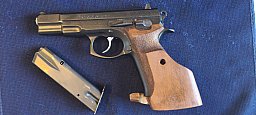 CZ 75 Sport, Kaliber 9 mm Luger, mit Sportgriff